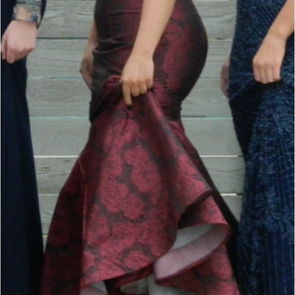 Prom Dress- Mermaid Style- Red Rose pattern. Size 12 - Picture 13 of 14
